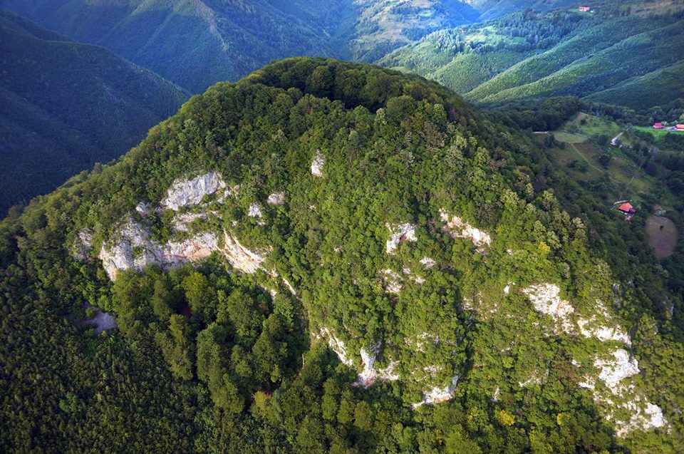 Cetatea Piatra Rosie